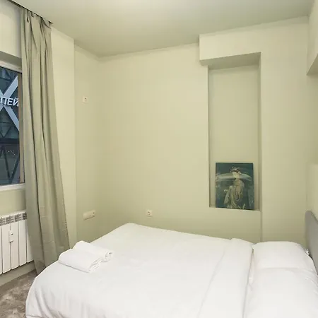 Apartment Elegant 2bdr With A Balcony *