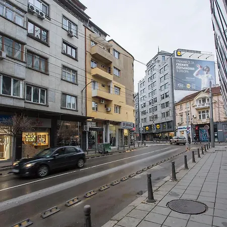 Elegant 2bdr With A Balcony Apartment