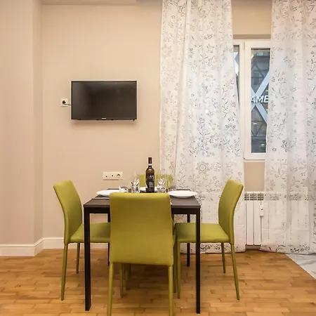 Apartment Elegant 2bdr With A Balcony